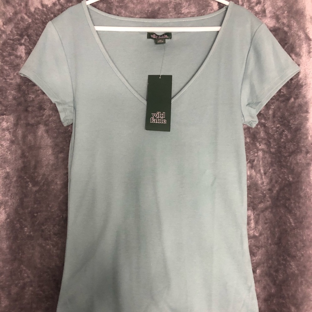 Basic vneck tee
